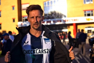 감옥에서 소셜 미디어 스타로: 한 남자가 독일 축구 경기에서 스포츠 베팅을 하는 방법